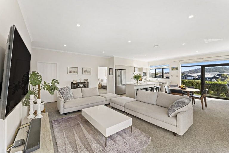 Photo of property in 8 Ara Kakara Avenue, Huapai, Kumeu, 0810