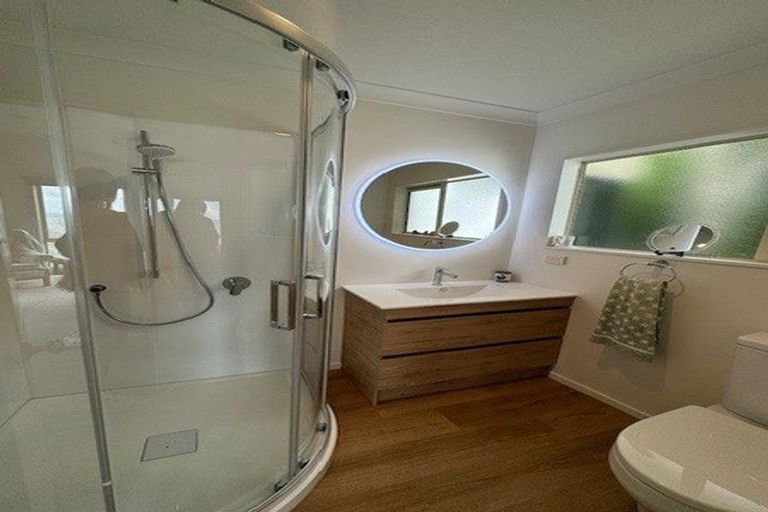 Photo of property in 16a Crispe Road, Clarks Beach, 2122