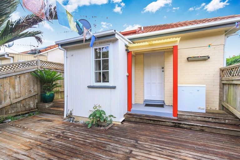 Property details for 2/17 Edenvale Crescent, Mount Eden, Auckland, 1024