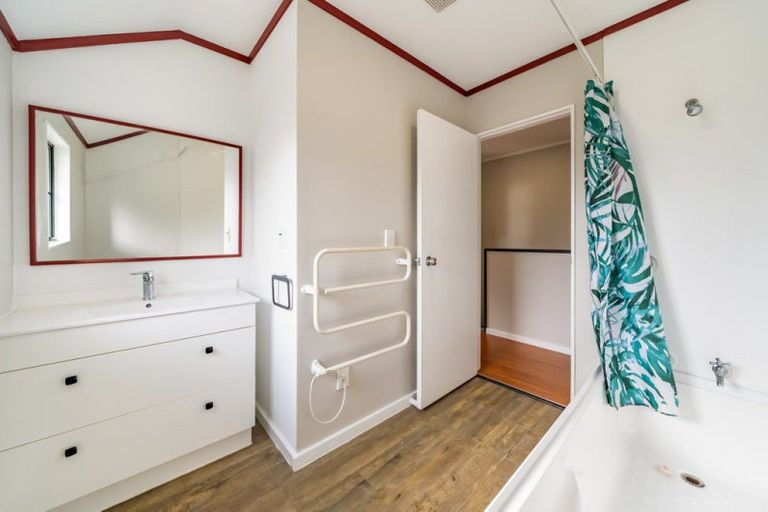 Photo of property in 16b Parsons Glen, Karori, Wellington, 6012