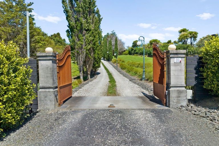 Photo of property in 909 Old North Road, Waimauku, 0882