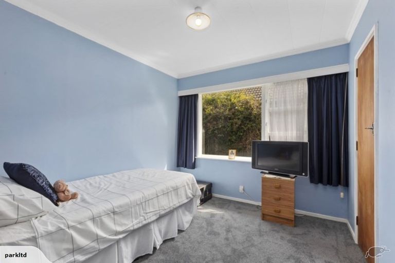 Photo of property in 13 Whites Line West, Woburn, Lower Hutt, 5010