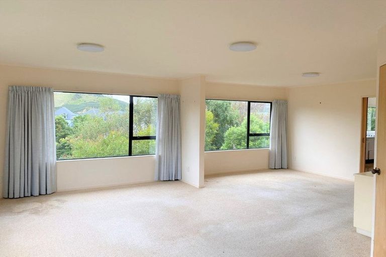 Photo of property in 14 Ellwood Place, Churton Park, Wellington, 6037
