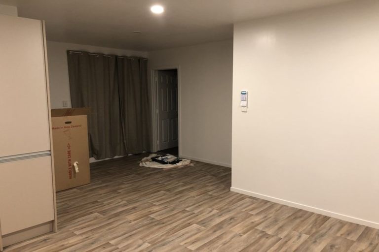 Photo of property in 1/12 Red Hill Road, Red Hill, Papakura, 2110