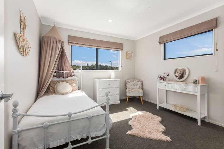 Photo of property in 10 Te Puia Drive, Aotea, Porirua, 5024