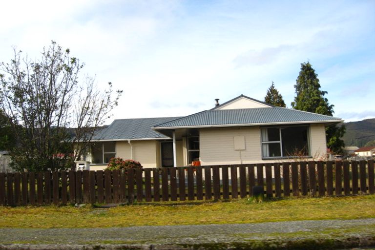 Photo of property in 29 Plaskett Street, Reefton, 7830