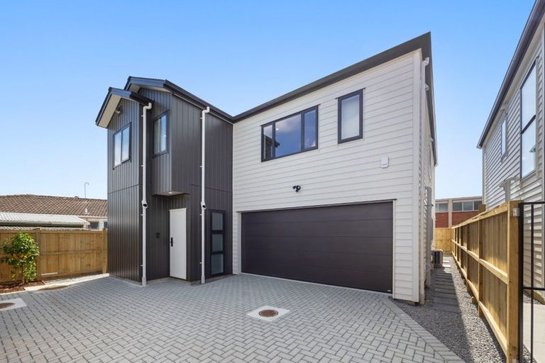 Photo of property in 60c Hutchinsons Road, Bucklands Beach, Auckland, 2014