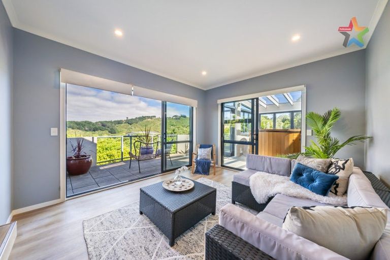 Photo of property in 7 Green Park Lane, Korokoro, Lower Hutt, 5012
