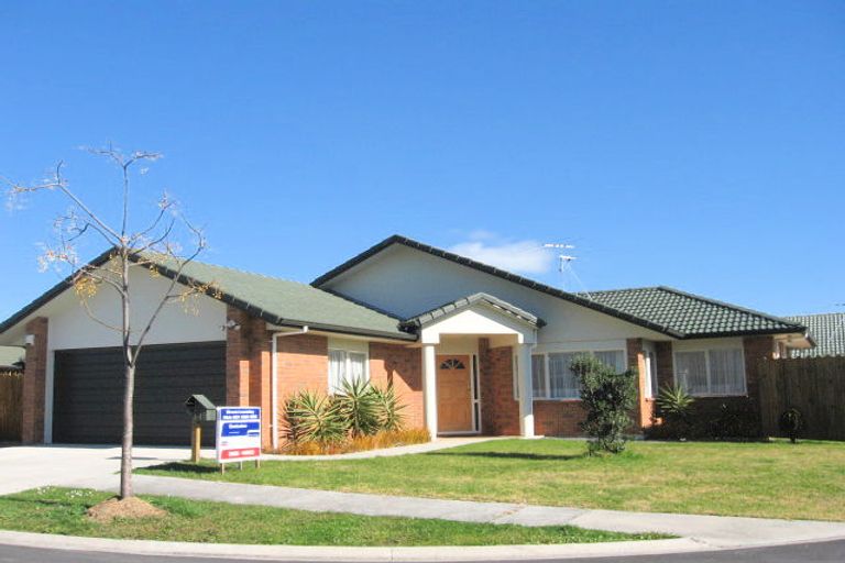 Photo of property in 6 Loris Place, Papakura, 2110