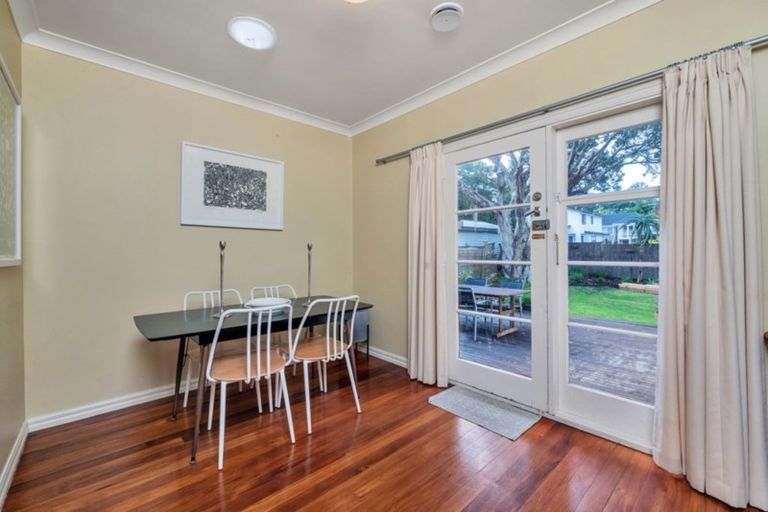 Photo of property in 1/46 Hillcrest Avenue, Hillcrest, Auckland, 0627