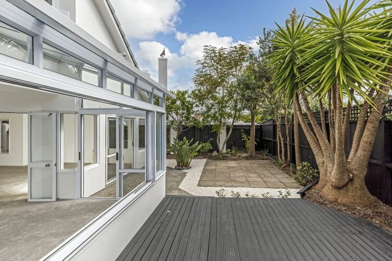 Photo of property in 2/20 Norwood Road, Bayswater, Auckland, 0622