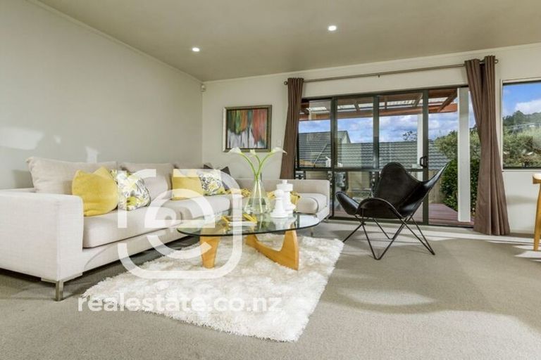 Photo of property in 1/112 Seaview Road, Glenfield, Auckland, 0629