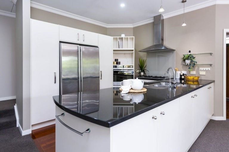 Photo of property in 13 Sylvan Way, Silverstream, Upper Hutt, 5019