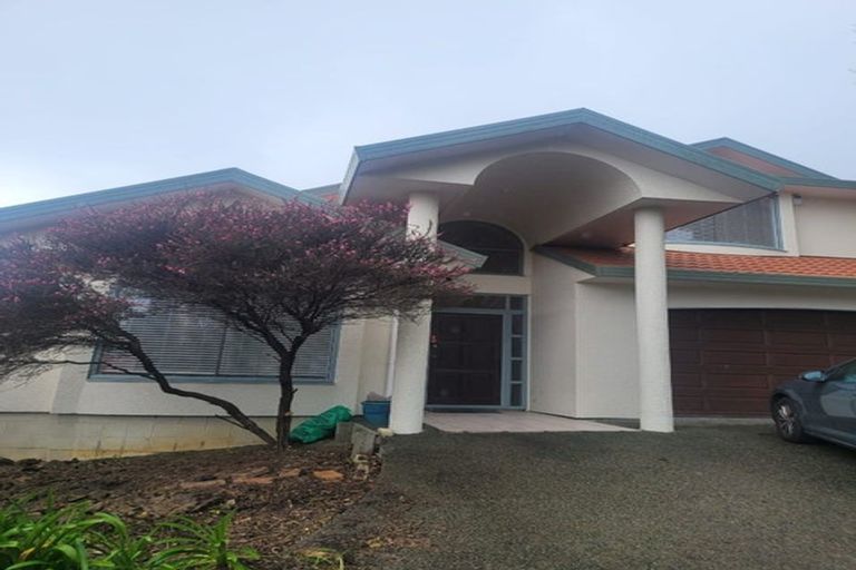 Photo of property in 1/19 Goldfinch Rise, Unsworth Heights, Auckland, 0632