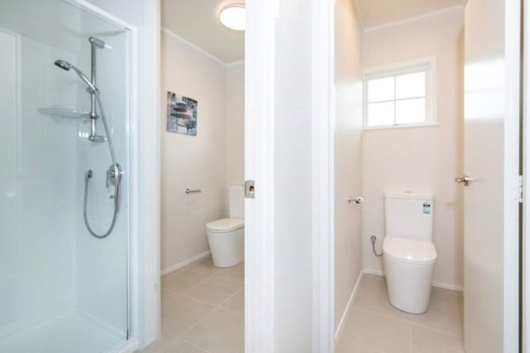 Photo of property in 1/23 Manhattan Heights, Glendene, Auckland, 0602