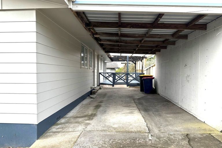 Photo of property in 10 Camphora Place, Ranui, Auckland, 0612