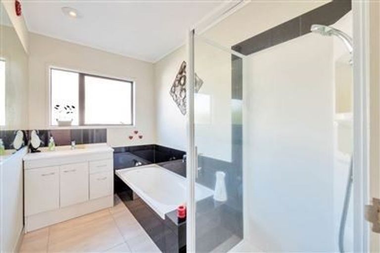 Photo of property in 62 Nigel Road, Browns Bay, Auckland, 0630