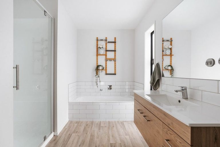 Photo of property in 132c Margaret Drive, Omokoroa, 3114