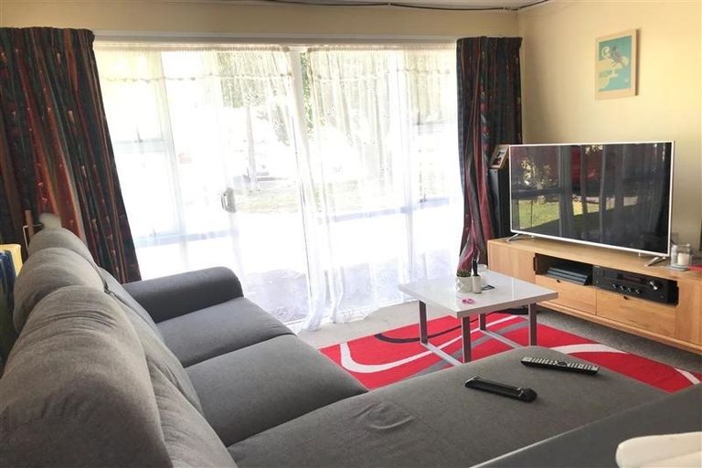 Photo of property in 6 Isola Place, Manukau, Auckland, 2025