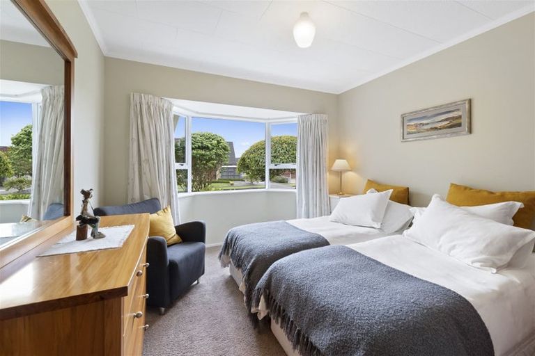 Photo of property in 2 Aitchison Place, Levin, 5510