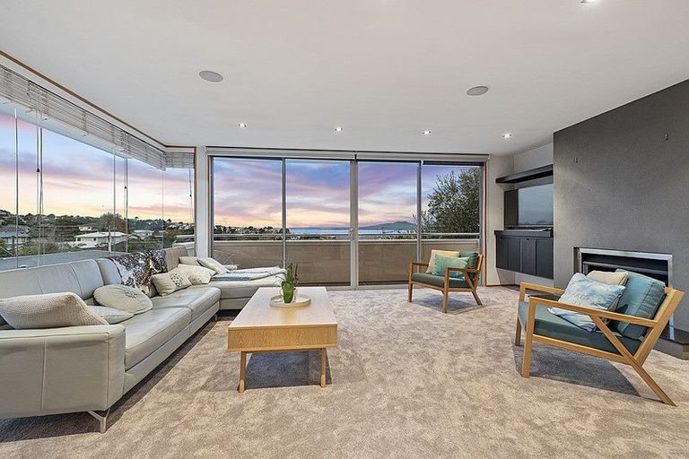 Photo of property in 2/55 Parr Terrace, Castor Bay, Auckland, 0620