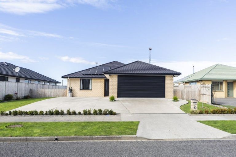 Photo of property in 67 Balrickard Way, Milson, Palmerston North, 4414