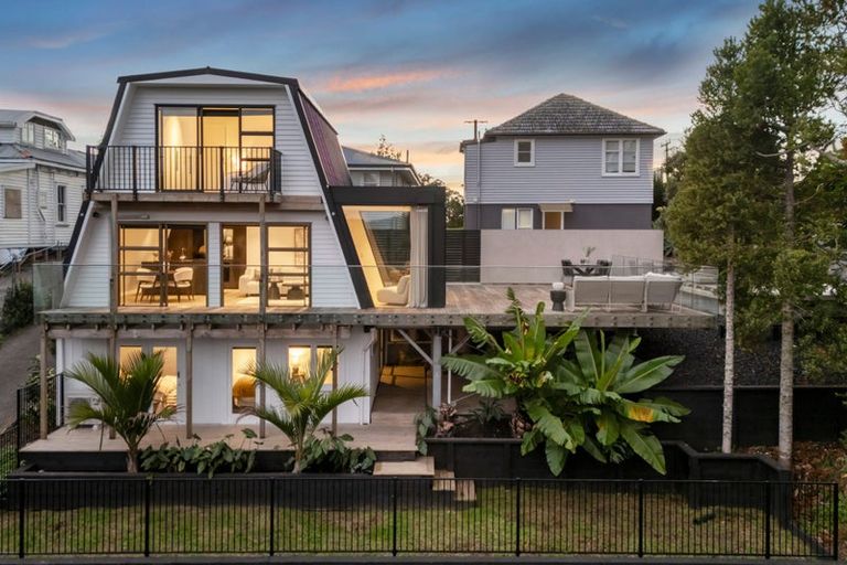 Photo of property in 2/42 Island Road, Beach Haven, Auckland, 0626