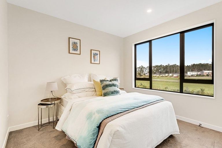 Photo of property in 13 Resnik Crescent, Kumeu, 0810