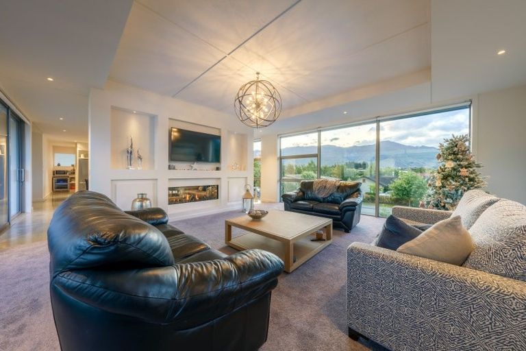 Photo of property in 10 Bevan Place, Wanaka, 9305