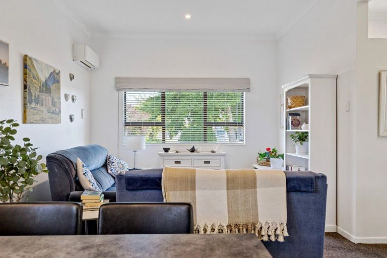 Photo of property in 43 Wood Street, Takaro, Palmerston North, 4410