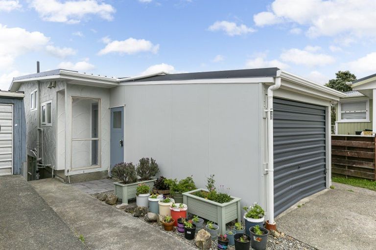 Photo of property in 16a Lenox Grove, Johnsonville, Wellington, 6037