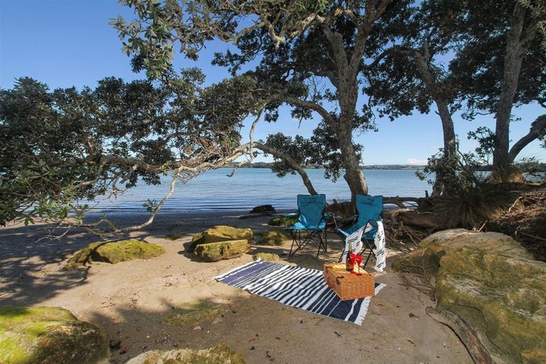 Photo of property in 100 Wharf Road, Clarks Beach, Pukekohe, 2679