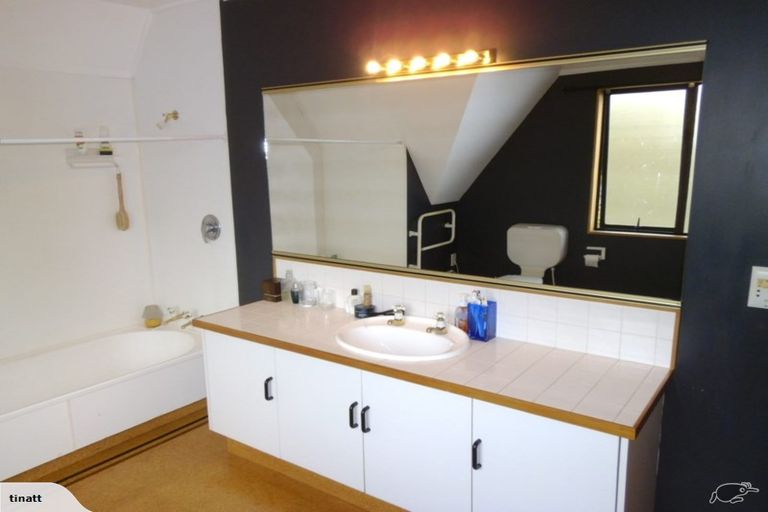 Photo of property in 3 Pahiatua Street, Hokowhitu, Palmerston North, 4410