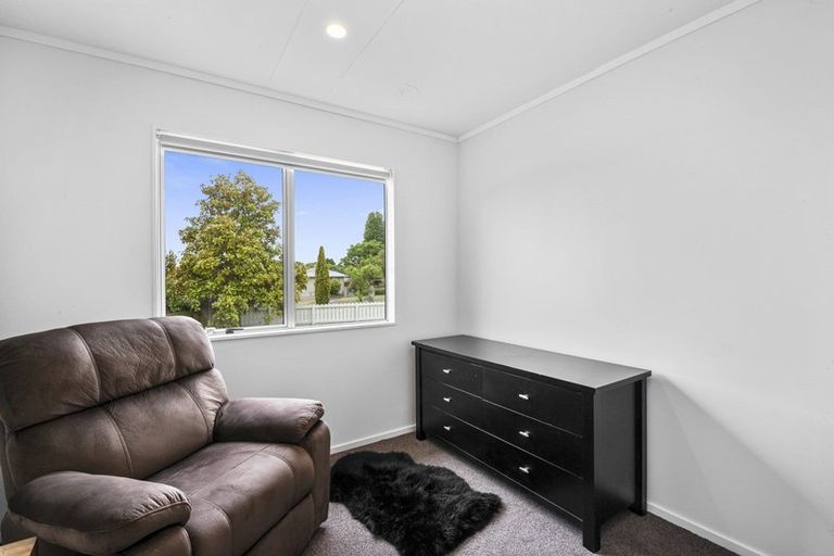 Photo of property in 2 Avon Close, Richmond Heights, Taupo, 3330