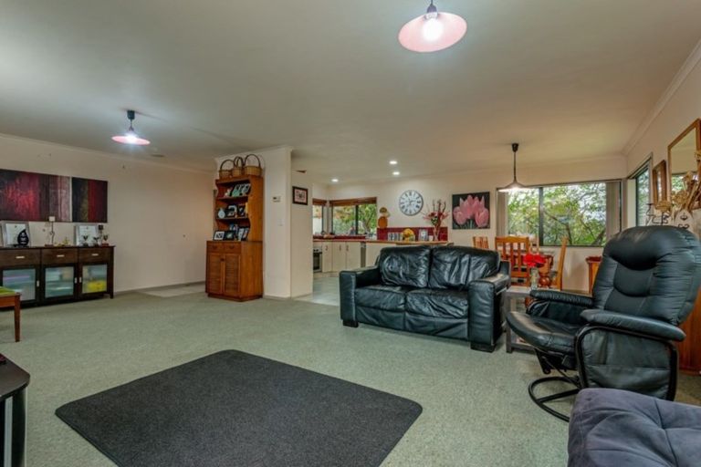 Photo of property in 15 Woburn Place, Takaro, Palmerston North, 4412