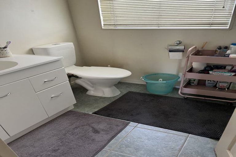 Photo of property in 1 Borris Close, East Tamaki, Auckland, 2016