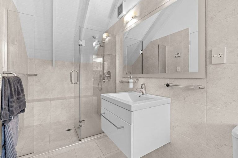 Photo of property in 2/317 Lake Road, Hauraki, Auckland, 0622