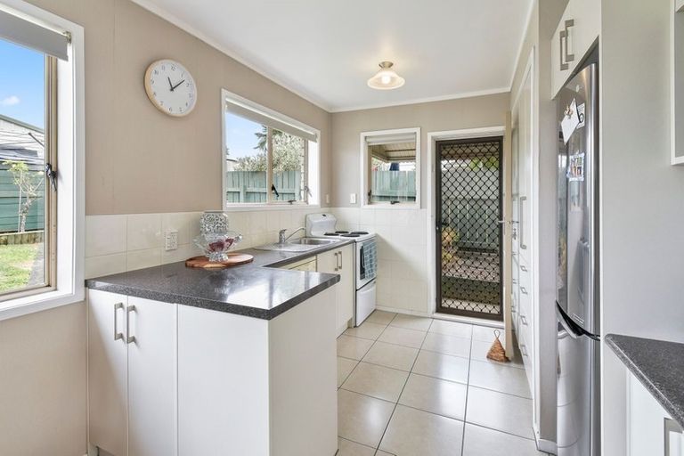 Photo of property in 2/19 Tatariki Street, Rosehill, Papakura, 2113