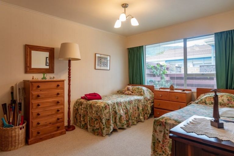 Photo of property in 5 Rewarewa Crescent, Waikanae, 5036