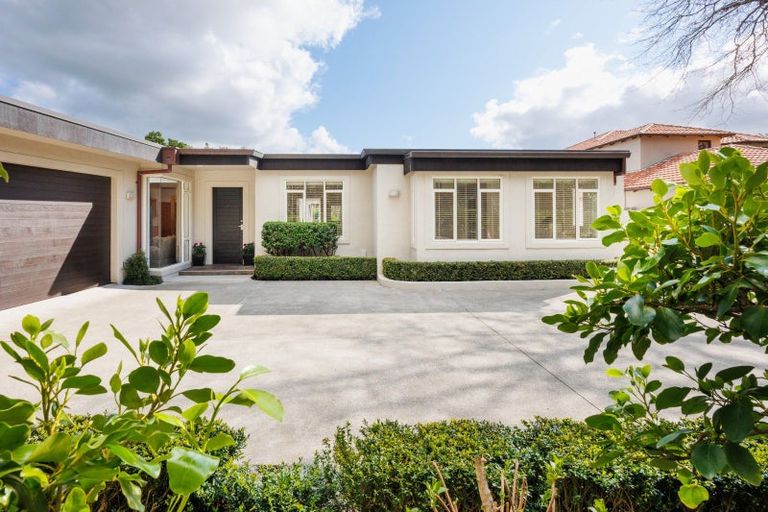 Photo of property in 34 Ihaka Street, Hokowhitu, Palmerston North, 4410