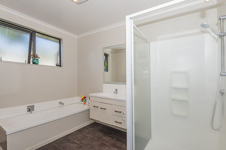 Photo of property in 11 View Street, Maungaturoto, 0520