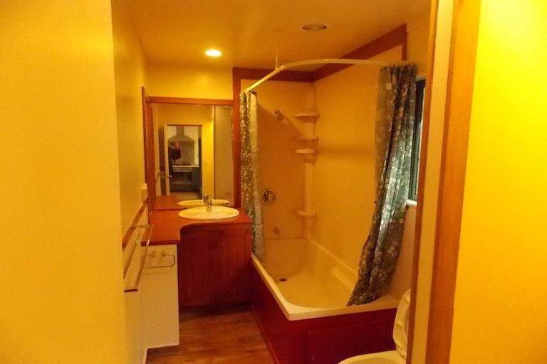 Photo of property in 90 Percy Dyett Drive, Karori, Wellington, 6012