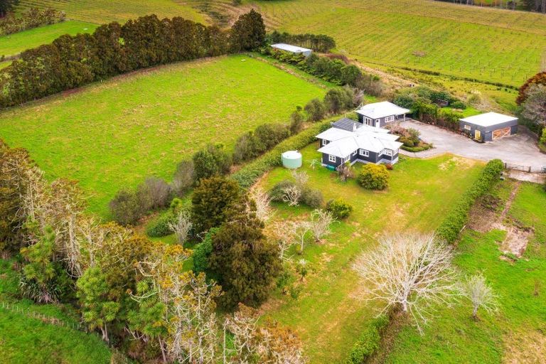 Photo of property in 76 Awa Road, Kumeu, 0891