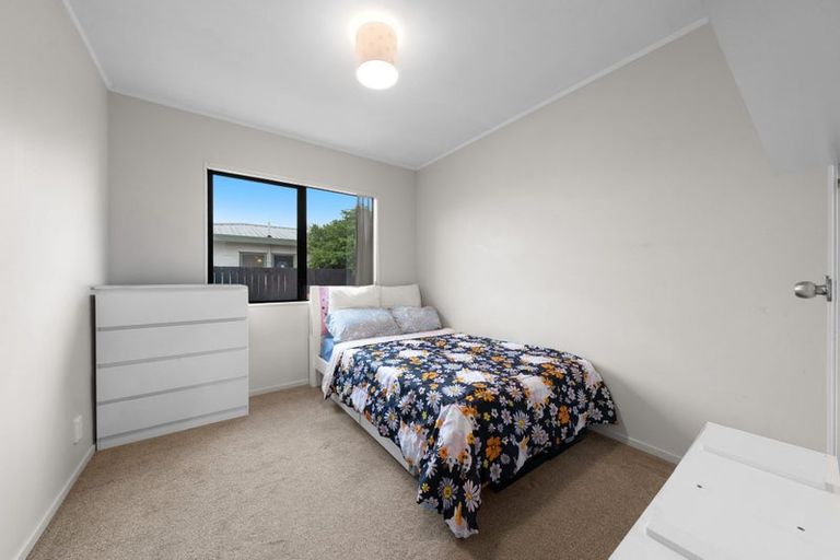 Photo of property in 2/39 Templeton Place, Clendon Park, Auckland, 2103
