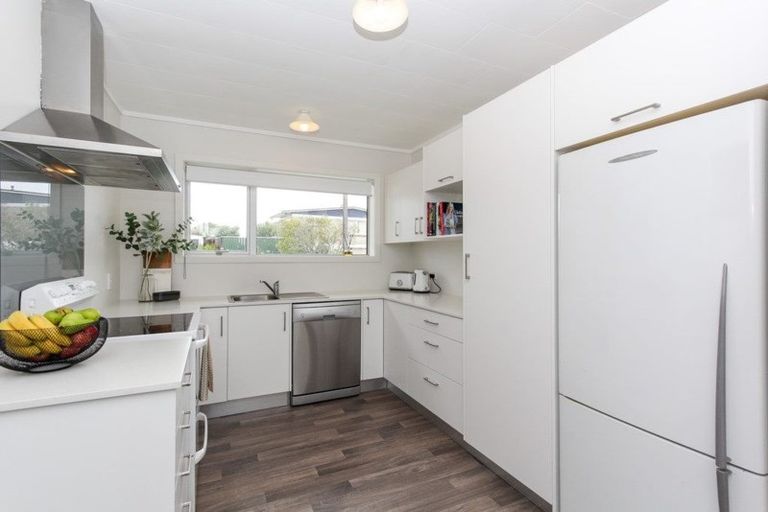 Photo of property in 30 Nevada Drive, Merrilands, New Plymouth, 4312