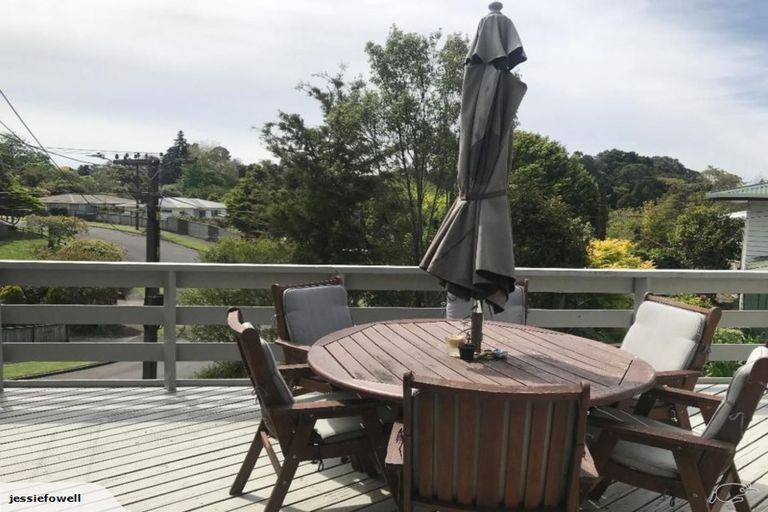 Photo of property in 29 Beaumont Crescent, Frankleigh Park, New Plymouth, 4310