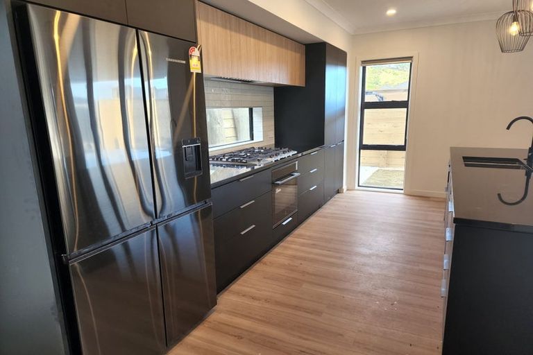 Photo of property in 4a Kaiaho Close, Aotea, Porirua, 5024