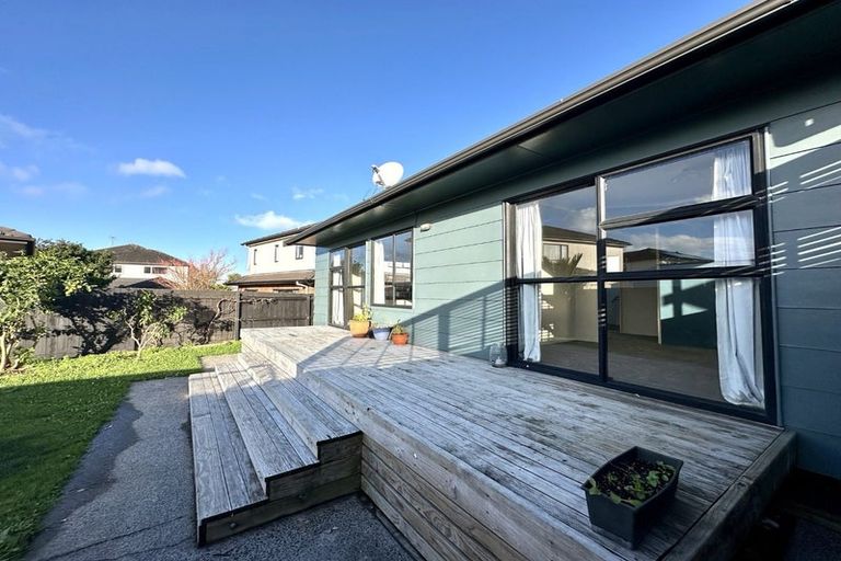 Photo of property in 19a Glenhaven Place, Te Atatu Peninsula, Auckland, 0610