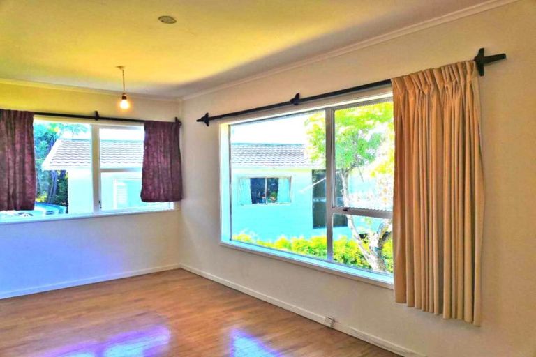 Photo of property in 71 Chivalry Road, Glenfield, Auckland, 0629