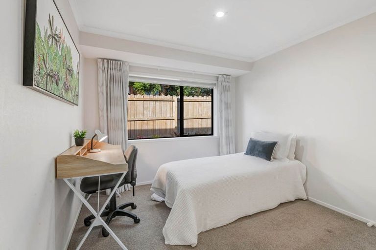 Photo of property in 14 Seamount Drive, Red Beach, 0932